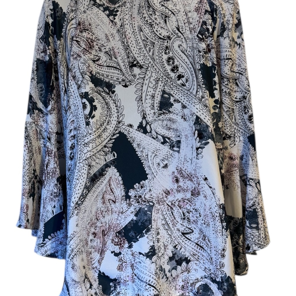 GORGEOUS FLUTED SLEEVES TOP   PLUS: 1X   #V - Picture 4 of 6